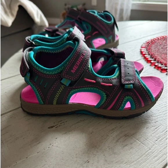 New Girls Merrell sandals size 2 or 4 - Picture 2 of 6